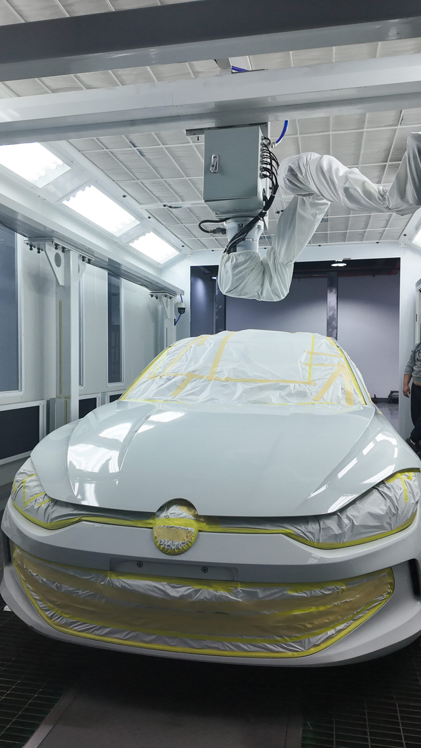 ROWBOT AI vision arm scanning a car body